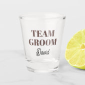 Taupe Wedding Team Groom Gepersonaliseerd Shot Glas (Voorkant)
