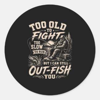 Te oud om te vechten om oude man bigfoot vissen te ronde sticker