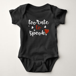 te schattig om een halloween te slaan romper