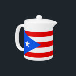 Tea drapeau de l'État de Porto Rico<br><div class="desc">Améliorez votre temps de thé avec une touche de fierté portoricaine en utilisant notre théière exclusive avec le drapeau de Porto Rico! Conçu pour allier élégance et expression culturelle, cette théière est plus qu’une simple cuisine essentielle, c’est une célébration du patrimoine portoricain et de la fierté culturelle. Le design dynamique...</div>