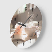 Tea Time met een goed boek Grote Klok (Hoek)