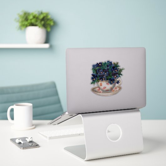  TEACUP MET PANSIES TRANSPARANTE STICKER (Laptop op bureau)