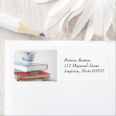 Teacup op het adreslabel van de boekenstapel etiket (Insitu)