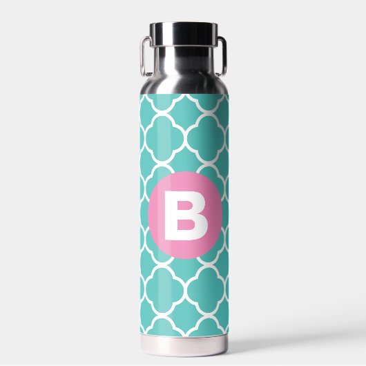Teal Quatrefoil Pattern Custom Pink Monogram Waterfles (Voorkant)