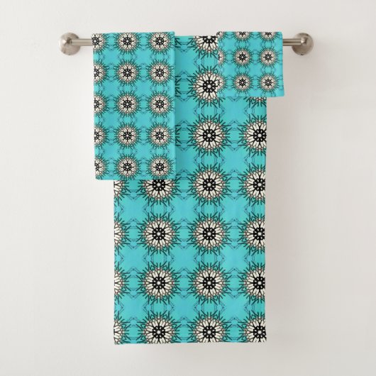  teal towels featuring a black and white geometric (En situation)