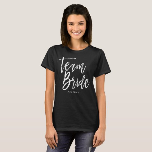 Team Bride | Aangepaste bruiloft in Script-stijl T-shirt (Voorkant volledig)