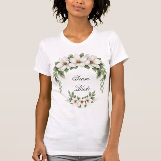 Team Bride Magnolia Winter Wedding Pine Tree T-shirt (Voorkant)