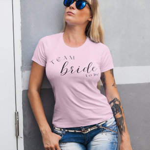Team bruid om vrijgezellenfeest te zijn t-shirt