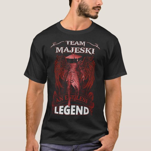Team MAJESKI - Een eindeloze LEGEND T-shirt (Voorkant)
