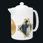 Teapot<br><div class="desc">A la recherche de ce graphisme unique et original, la théière en porcelaine du 50ème anniversaire de mariage pour eux ? Alors ça pourrait être ça ; une médaille de coeur doré sur cette théière étonnamment imprimée ! Ils apprécieront le tout toute l'année :)</div>