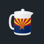 Teapot du drapeau de l'État de l'Arizona<br><div class="desc">Faites-vous plaisir avec une touche de fierté Arizona en utilisant notre théière exclusive avec le drapeau de l'Arizona! Réalisée avec une attention minutieuse aux détails, cette théière est plus qu’un simple bateau pour vos brasseries préférées, c’est une célébration du patrimoine de l’Arizona et de la fierté culturelle. Le design met...</div>