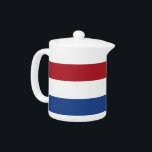 Teapot Pays-Bas Flag<br><div class="desc">Ajoutez une touche d'élégance hollandaise à votre collection de thé avec notre théière exclusive avec le drapeau de la Pays-Bas! Réalisée avec une attention minutieuse aux détails, cette théière est plus qu’un simple élément fonctionnel, c’est une célébration du patrimoine néerlandais et de la fierté culturelle. Le design saisissant affiche le...</div>