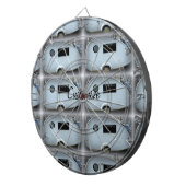 Teardrop-zigeunerkaravaan met vrolijke glamping op dartbord (Voorkant Rechts)