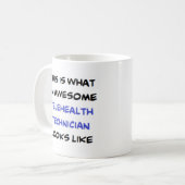 technicien en télésanté, énorme tasse de café (Devant gauche)