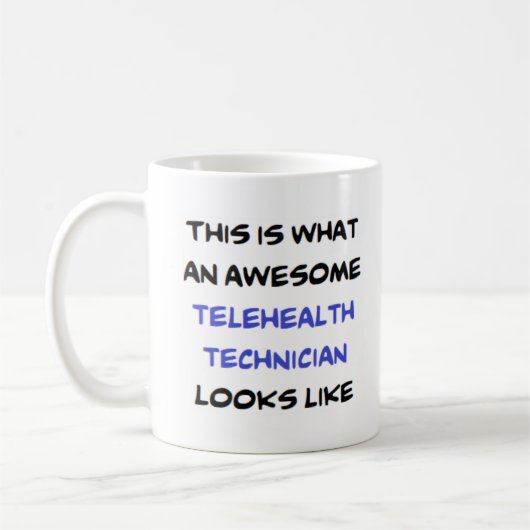 technicien en télésanté, énorme tasse de café (Gauche)