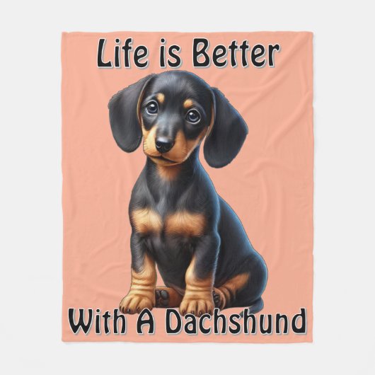 Teckel Puppy Zittend en Kijkend met Onschuldig Fleece Deken (Voorkant)