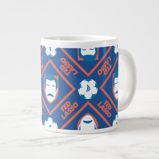 Ted Lasso | Face en Ball Diamond Pattern Extra Grote Beker (Voorkant rechts)