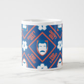 Ted Lasso | Face en Ball Diamond Pattern Extra Grote Beker (Voorkant)