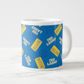 Ted Lasso | Geloof Sign and Ball Toss Pattern Extra Grote Beker (Voorkant rechts)