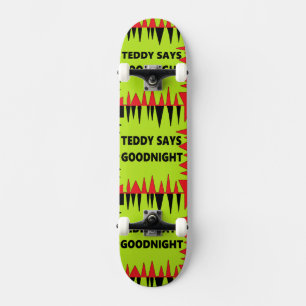 Teddy zegt welterusten rood groen met logo woorden skateboard
