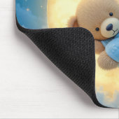 Teddybeer slaapt op een maan muismat (Hoek)