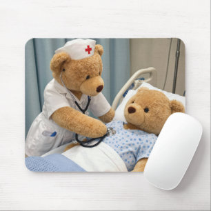 Teddybeer verpleegster met een stethoscoop muismat
