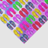 Teenslippers over het zand-weefseldocument tissuepapier (Detail)