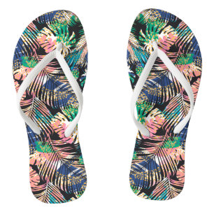 Teenslippers van tropische kleurrijke Planten