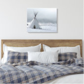 Teepee in Sneeuw Canvas Kunstdruk (Insitu (Slaapkamer))