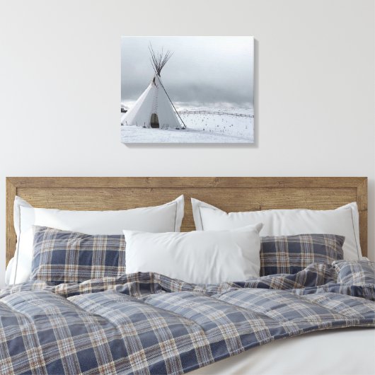 Teepee in Sneeuw Canvas Kunstdruk (Insitu (Slaapkamer))