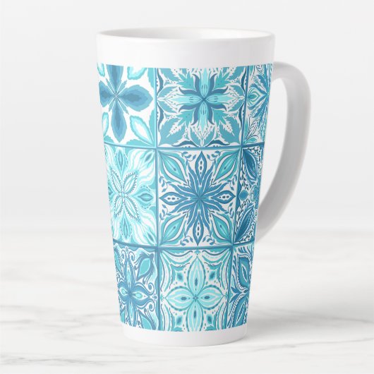 tegels in blauw en wit latte mok (Rechterhoek)