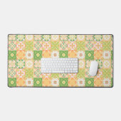 tegels in groen en geel bureaumat (Keyboard & Muis)