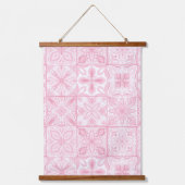  tegels in roze hangend wandkleed (Voorkant)