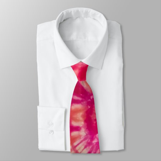 Teinture en Orange Chaud et Cravate Magenta Swirl  (Attaché)