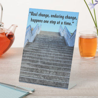 Teken 'One Step at a Time' Reclamebord Met Voetstuk
