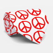 Tekenen van het Vredessymbool - Rood op wit Stropdas (Opgerold)
