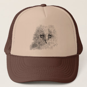 Tekening van een jonge uil met hoorns trucker pet