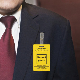 Tekstgebaseerd met gele badge met werknemersfoto