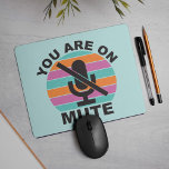 Téléconférence Spéciale Vous Êtes Sur Mute<br><div class="desc">Téléconférence You Are On Mute Mouse Pad - Nous ne pouvons plus nous taire sur celui-ci. Qui aurait cru que le bouton muet deviendrait une telle icône. De nos jours, nous avons tous vu des exemples hilarants de nos collègues de travail qui répondaient, tout en restant muets dans une réunion...</div>