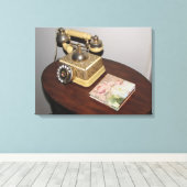 Téléphone classique d'antiquité et toile enveloppé (Insitu (Plancher de Bois))