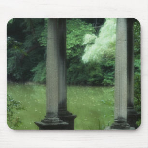Tempel van de liefde bij de oude Westbury Gardens Muismat