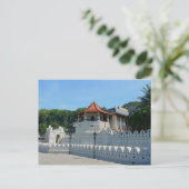 Temple de la dent par carte postale, Kandy, Sri La (Debout devant)
