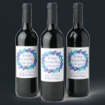 Temps le plus merveilleux Année Blue Christmas Wre<br><div class="desc">Plus Merveilleux temps Année Bleu Noël Wreath Vin Étiquette Montrez votre gratitude avec un cadeau à Noël! Personnalisez votre cadeau avec cet élégant étiquette à vin doté d'une belle couronne de Noël. Vous pouvez modifier les étiquettes "Vacances" et "Vacances" et l'espace réservé au nom au bas du étiquette. La belle...</div>