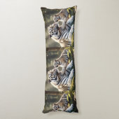 Tender White Tiger Bond – Elegant Body Pillow Lichaamskussen (Achterkant (Verticaal))