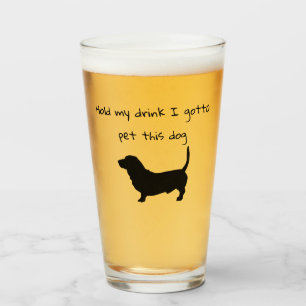 Tenez ma tasse, je dois caresser ce verre de Basse