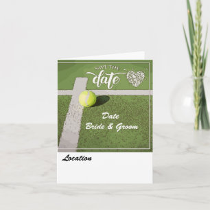 Tennis ball op groen met liefde op groene rechtban