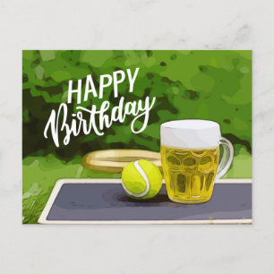 Tennis Birthday met bier- en kogelracket op groen Briefkaart