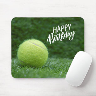 Tennis Happy Birthday met bal op groen gras Muismat