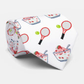 Tennis met aardbeien en room stropdas (Opgerold)