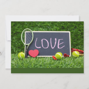Tennis met LOVE op groen gras Feestdagenkaart